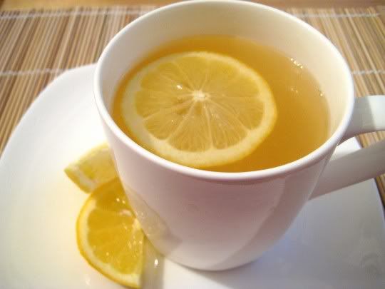 مخلوط عسل و لیمو یکی از راه های درمان خانگی سرماخوردگی